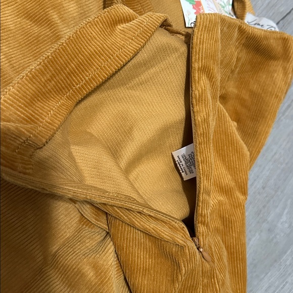 NWT Love Tree Golden Corduroy Skort with Button Accents size Large - Picture 5 of 9